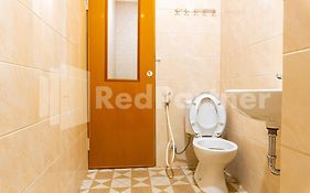 Adam Malik Guesthouse Near Regale Icc Medan Mitra Reddoorz